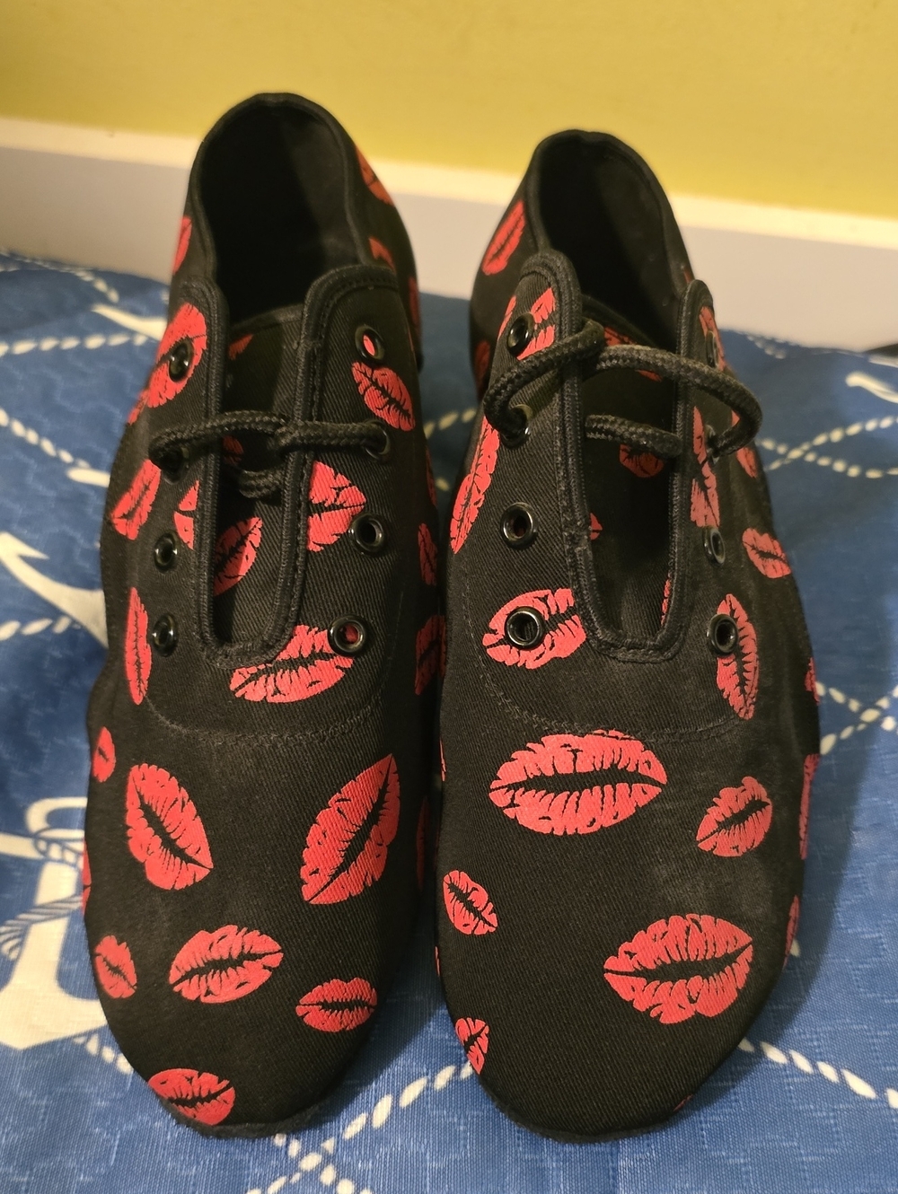 Adorable Black Canvas Women's Lace-Up Shoes with Red Lip Print